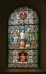 Vetrata istoriata nella basilica del Sacro Cuore a Paray-le-Monial, Francia - © DyziO / Shutterstock.com