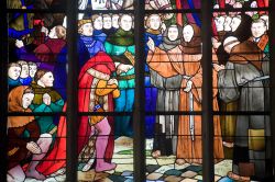 Le vetrate della chiesa gotica di Saint-Malo a Dinan, in Francia. La chiesa è calssificaa come monumento storico nazionale fin dal 1907 - foto © Claudio Giovanni Colombo / Shutterstock.com ...