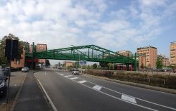 Via Vittorio Emanuele a Corsico, il Cavalcone sul Naviglio - © Andrea Albini, CC BY-SA 3.0, Wikipedia