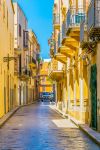 Via XI Maggio nel cuore storico di Marsala, Sicilia.

