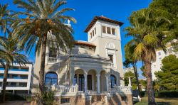 Villa Maria, elegante edificio sulla Strada delle Ville a Benicassim, Spagna.
