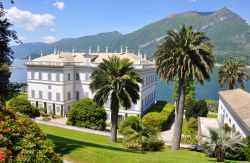 La spettacolare Villa Melzi d'Eril a Bellagio, sul lago di Como. La villa non è visitabile, poiché abitata, ma è possibile accedere al suo parco e all'annesso museo ...