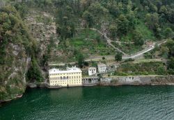 Villa Pliniana a Torno sul Lago di Como, Lombardia. Oggi è un hotel di lusso. Questa bella villa, sorta originariamente nel 1573 su un edificio preesistente anche se più modesto, ...