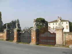 Villa Priuli Grimani Morosini, uno degli edifici storici di Martellago in Veneto - © Threecharlie, CC BY-SA 3.0, Wikipedia