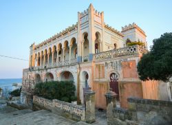 Villa Sticchi a Santa Cesarea Terme in stile moresco in Puglia