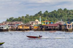 Villaggio di Kampong Ayer, Brunei - Quando nel 1521 lo studioso veneziano Antonio Pigafetta visitò questa località assieme a Ferdinando Magellano, nel suo ultimo viaggio, la definì ...