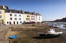 Il villaggio di Sauzon a Belle Ile en Mer, Francia. Questo paesino fu probabilmente creato da emigranti della Gran Bretagna; dal 1841 al 1895, in onore di re Luigi Filippo, il villaggio prenderà ...