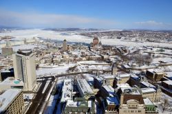 Ville de Quebec: veduta della città dall'Observatoire de la Capitale, posto al 31esimo piano dell'Edifice Marie-Guyart. Quebec City, il nome inglese della città, è ...