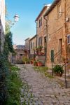 Visita al centro storico medievale di Chiusdino in Toscana