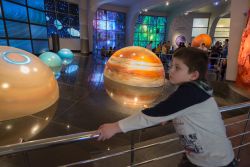 Visita al planetario di Mosca, Russia - E' uno dei planetari più grandi del mondo e il più antico di Russia. Costruito nel 1929 ospita attrazioni interessanti fra cui la cupola ...