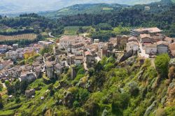 Vista aerea del centro di Tursi, borgo della Basilicata. A fondare questa località furono probabilmente i Goti che dopo aver distrutto nel 410 l'antico centro agricolo di Anglona ...