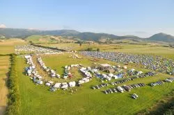 Vista aerea del Montelago Celtic Festival, altopiano di Colfiorito in Umbria
