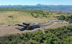 Vista aerea del Museo Archeologico della Battaglia di Gergovia a La Roche-Blanche in Francia