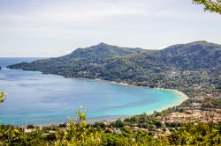 Vista aerea della baia di Beau Vallon alle Seychelles