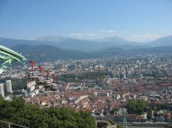 Vista di Grenoble dall'arrivo della Teleferique (Francia).
