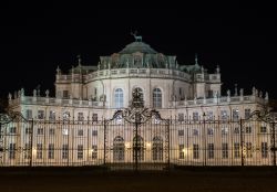 Vista notturna della Palazzina di Caccia di Stupinigi a Nichelino in Piemonte