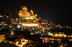 Vista notturna di Gagliano Castelferrato, borgo della provincia di Enna, in Sicilia