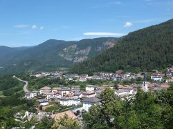 Vista panoramaica di Albiano tra le montagne del Trentino in Val di Cembra - © Syrio - CC BY-SA 4.0 - Wikipedia