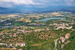 La vista panoramica che si gode dal borgo di Narni in Umbria - © Mi.Ti. / Shutterstock.com