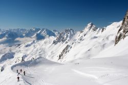 Vista panoramica dalle cime innevate del comprensorio di Valmorel in Francia