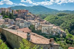 Vista panoramica del borgo di Poggio Moiano, siamo in provincia di Rieti nel Lazio - © Stefano_Valeri / Shutterstock.com