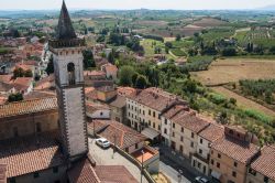 Vista panoramica del centro di Vinci in Toscana - © kozer / Shutterstock.com