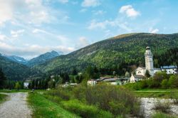 Vista panoramica di Forni di Sopra, borgo del Friuli in Carnia