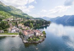 Vista panoramica di Lierna il borgo dul Lago di Como in Lombardia