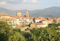 Vista panoramica di Stio in Campania: siamo nella penisola del Cilento - © Dэя-Бøяg, CC BY-SA 4.0, Wikipedia