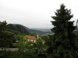 Vista sui Colli Euganei da Castelnuovo di Teolo - ©  Threecharlie - CC BY-SA 4.0, Wikipedia