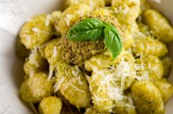 Voltaggio, Piemonte: la Sagra degli Gnocchi al pesto di Ferragosto