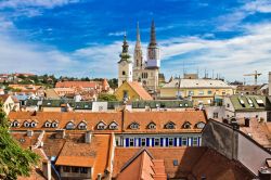 Veduta dall'alto di Zagabria, Croazia. Ricca di monumenti storici e culturali, la capitale croata è un centro turistico molto attraente
