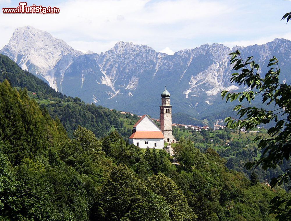 Immagine Pieve di San Pietro in Carnia, Zuglio - © Alessandra Del Gos, CC BY-SA 2.0, Wikipedia