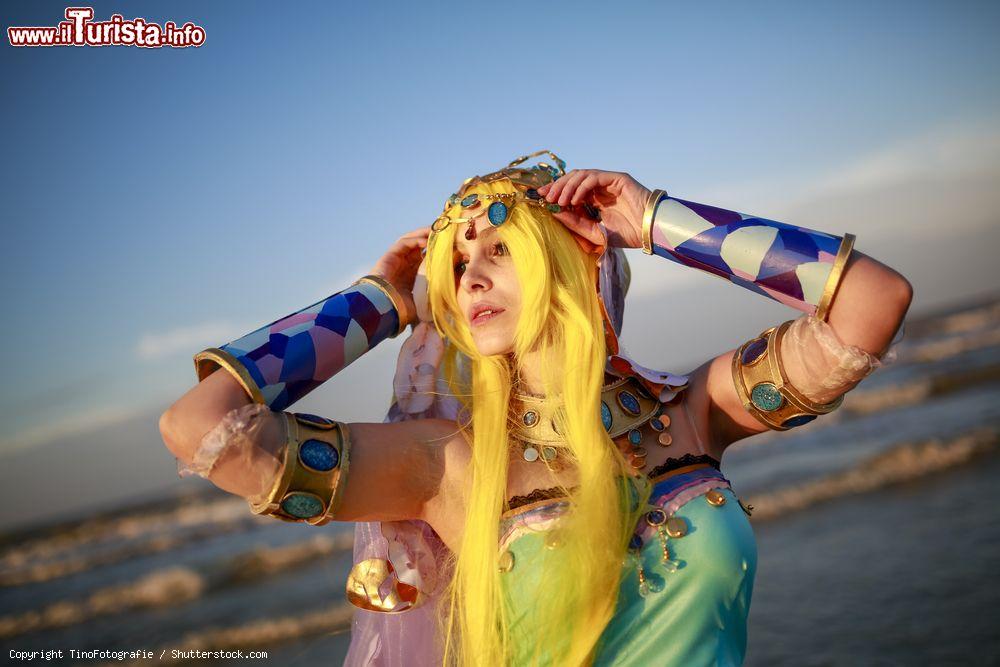 Immagine Cosplayer sulla spiaggia di RImini per il Rimini Comix - © TinoFotografie / Shutterstock.com