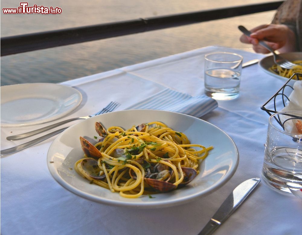 Immagine Ristorante con vista mare a Ischia.