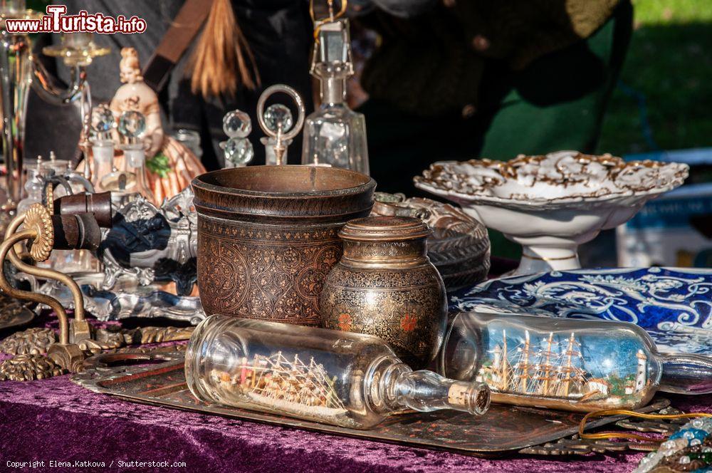 Immagine Siena, Toscana: l'Angolo del Collezionista, il Mercatino dell'Antiquariato - © Elena.Katkova / Shutterstock.com