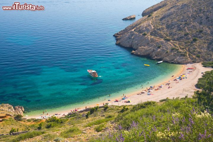 Immagine Spiaggia di Baska, isola di Veglia, Croazia - © Dziewul / Shutterstock.com