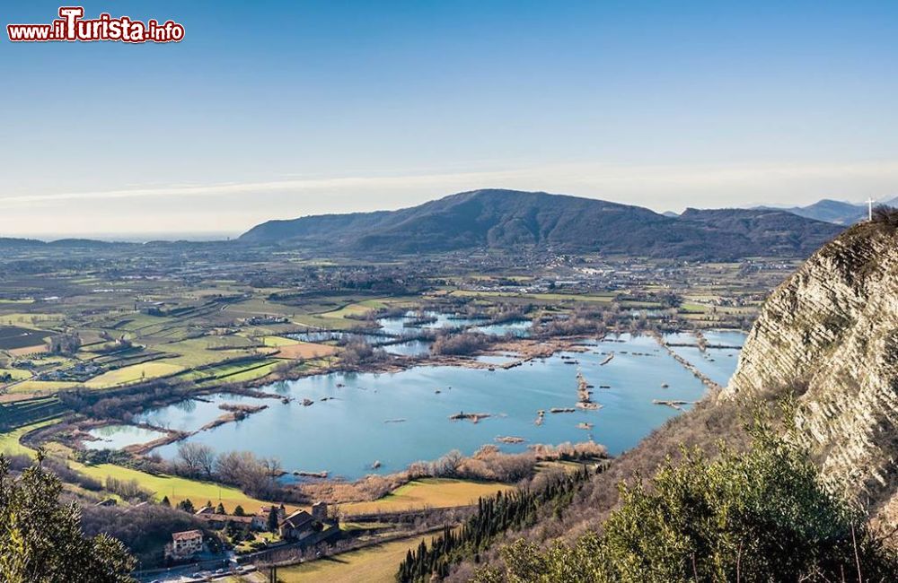 Immagine Strada del Franciacorta: panorama dela pianura e le montagne in provincia di Brescia, Lombardia