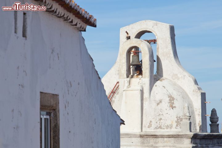 Immagine Tipica architettura bianca nella cittadina di Marvao, Alentejo, Portogallo - © Juan Aunion / Shutterstock.com