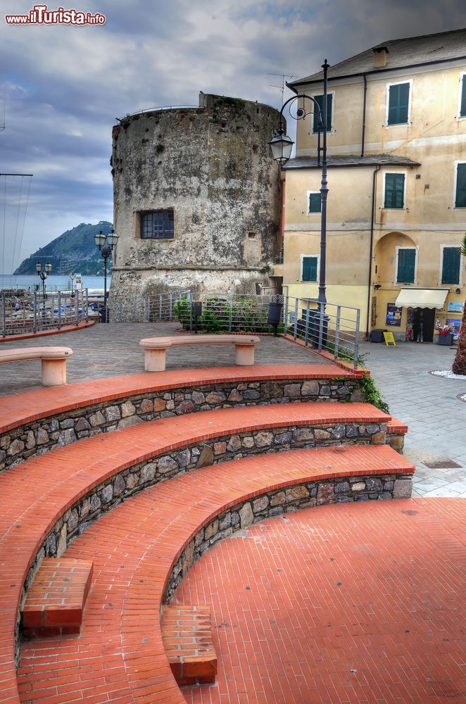 Immagine Uno scorcio del centro storico di Laigueglia, Liguria.