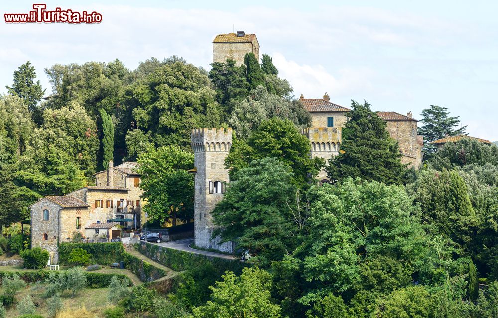 Immagine Uno scorcio dello storico villaggio di Panzano in Chianti, Toscana. Questa graziosa frazione del Comune di Greve in Chianti si trova in provincia di Firenze.