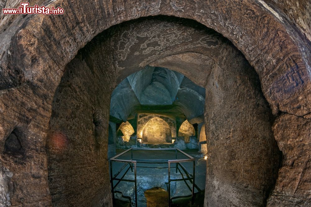 Immagine Uno scorcio interno delle catacombe di Jajce, Bosnia e Erzegovina. Sono state fatte costruire fra la fine del XIV° e l'inizio del XV° secolo dal potente conte Vukcic Hrvatinic come luogo di sepoltura per la famiglia.