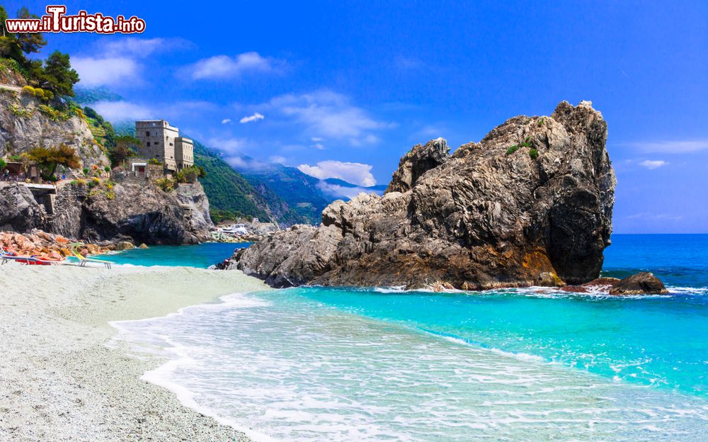 Immagine Vacanze in spiaggia in Liguria: siamo a Monterosso al Mare sulle 5 Terre