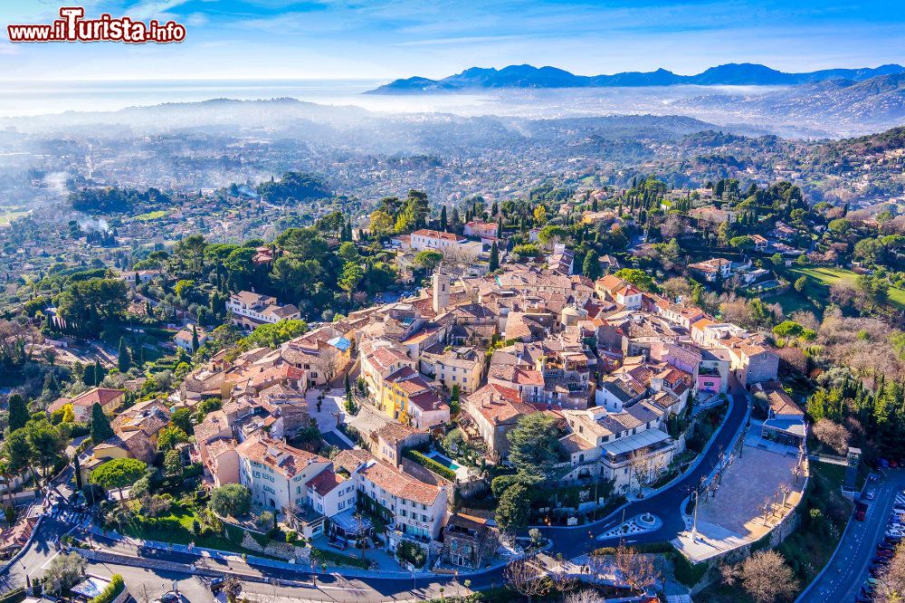 Immagine Veduta aerea del borgo di  Mougins, Foto di Mougins Tourisme
