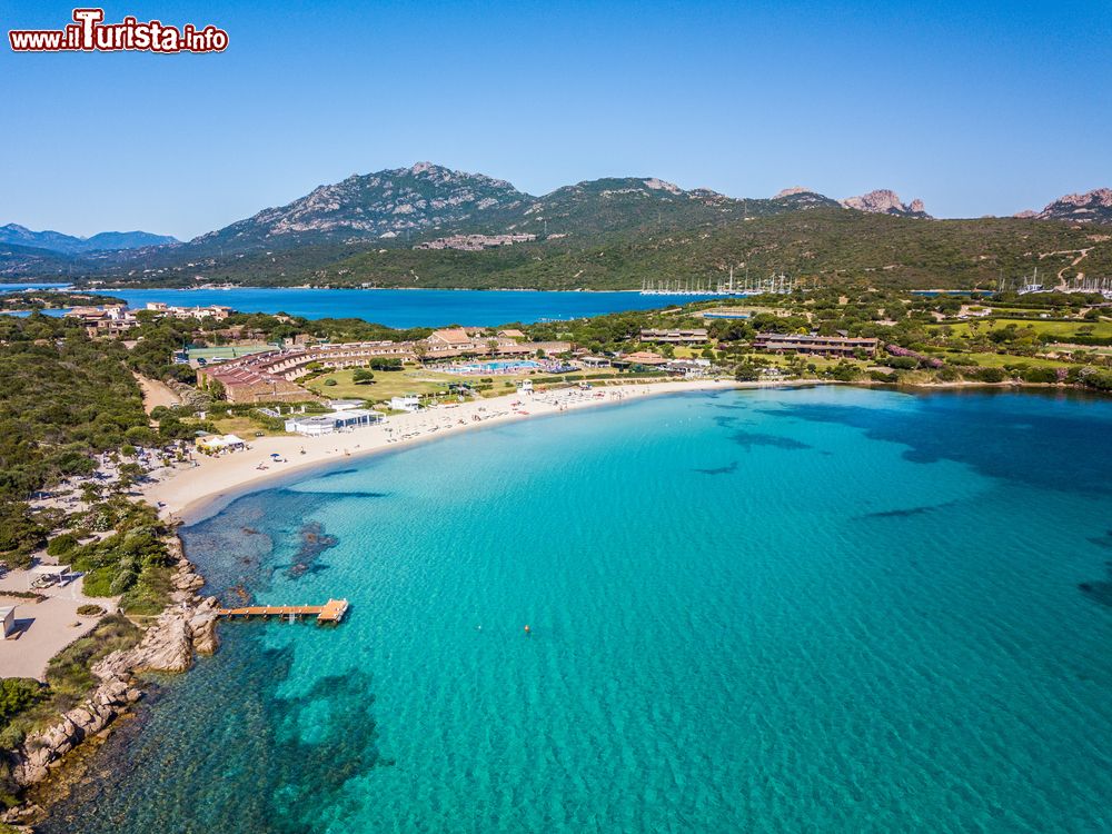 Immagine Veduta aerea della costa di Porto Rotondo e della spiaggia di Ira in Sardegna, Costa Smeralda