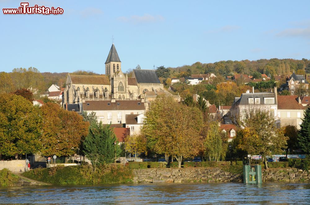 Immagine Veduta della cittadina di Triel sur Seine nell'Ile de France. La storia di questa graziosa località di 12 mila abitanti risale all'epoca merovingia. Si trova 35 km a nord ovest di Parigi.