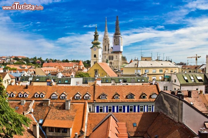 Immagine Veduta dall'alto di Zagabria, Croazia. Ricca di monumenti storici e culturali, la capitale croata è un centro turistico molto attraente