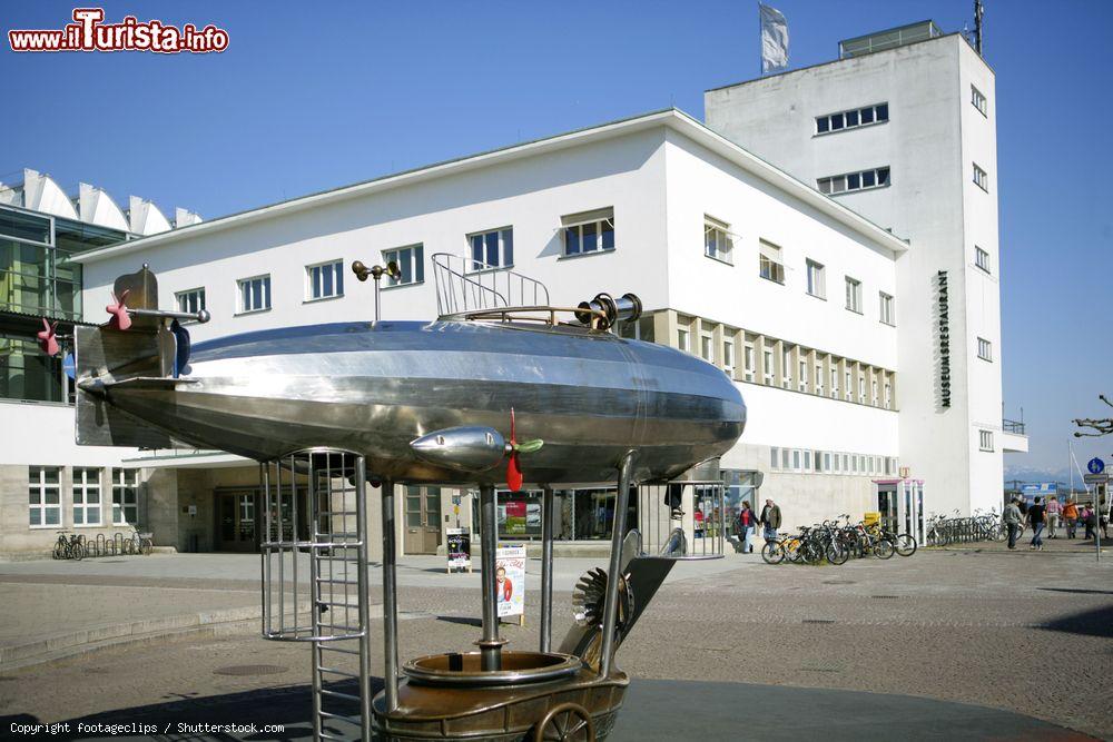 Immagine L'esterno dello Zeppelin Museum a Friedrichshafen, città tedesca dove venivano costruiti i famosi dirigibili - © footageclips / Shutterstock.com