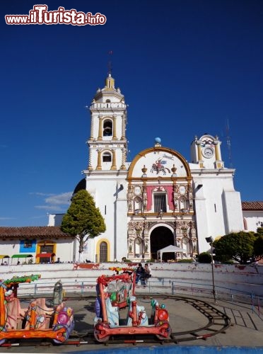 Immagine Zócalo, Chignahuapan: la piazza principale di qualunque città o paese in Messico è indicata con il termine generico di "Zócalo". Nel caso specifico di Chignahuapan, è consciuta anche con i nomi di Plaza de Armas o Plaza de la Constitución.