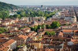 La vista di Torino fotografata dalla cima della Mole Antonelliana. L'edificio accoglie il museo Nazionale del Cinema  - © Marco Saracco / Shutterstock.com